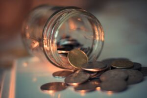 Sklenice s mincemi – penzijní spoření